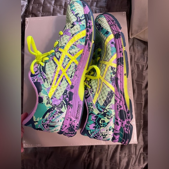 ASICS - Picture 4 of 4